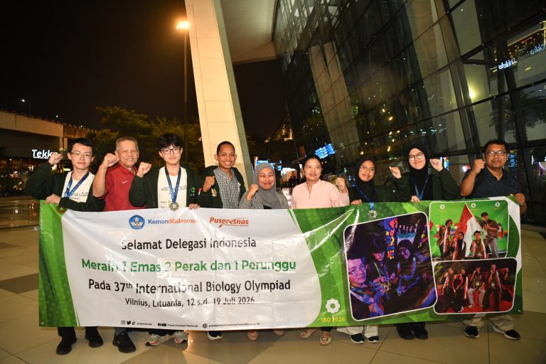 Pemerintah Antar Pelajar RI Borong 17 Medali Olimpiade Dunia